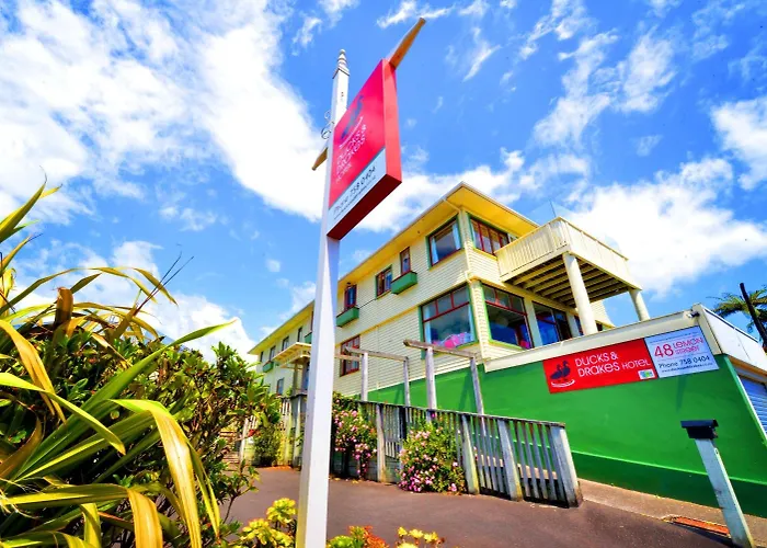 Ducks & Drakes Boutique Motel & Backpackers