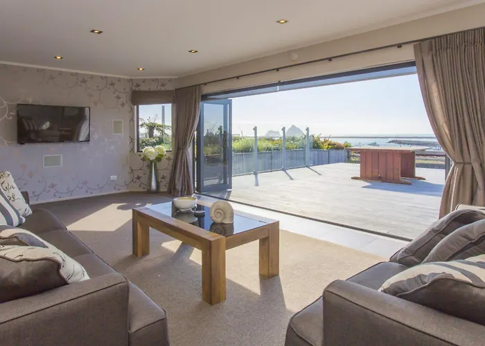 The Waterfront Escape - With Panoramic Sea Views